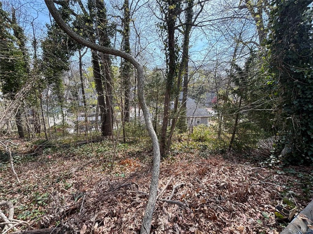 Glades Way, Huntington