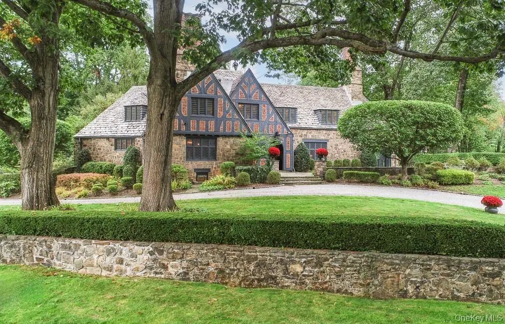 21 Hampshire Road, Bronxville