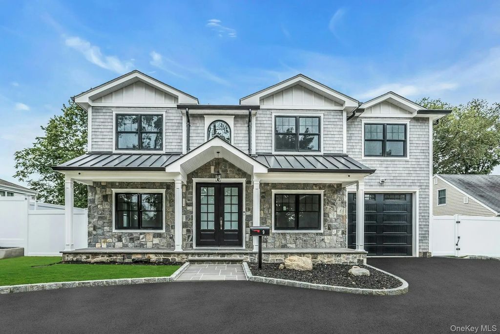 9 Hill Drive, Glen Head
