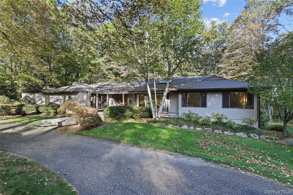 34 Blair Road, Armonk