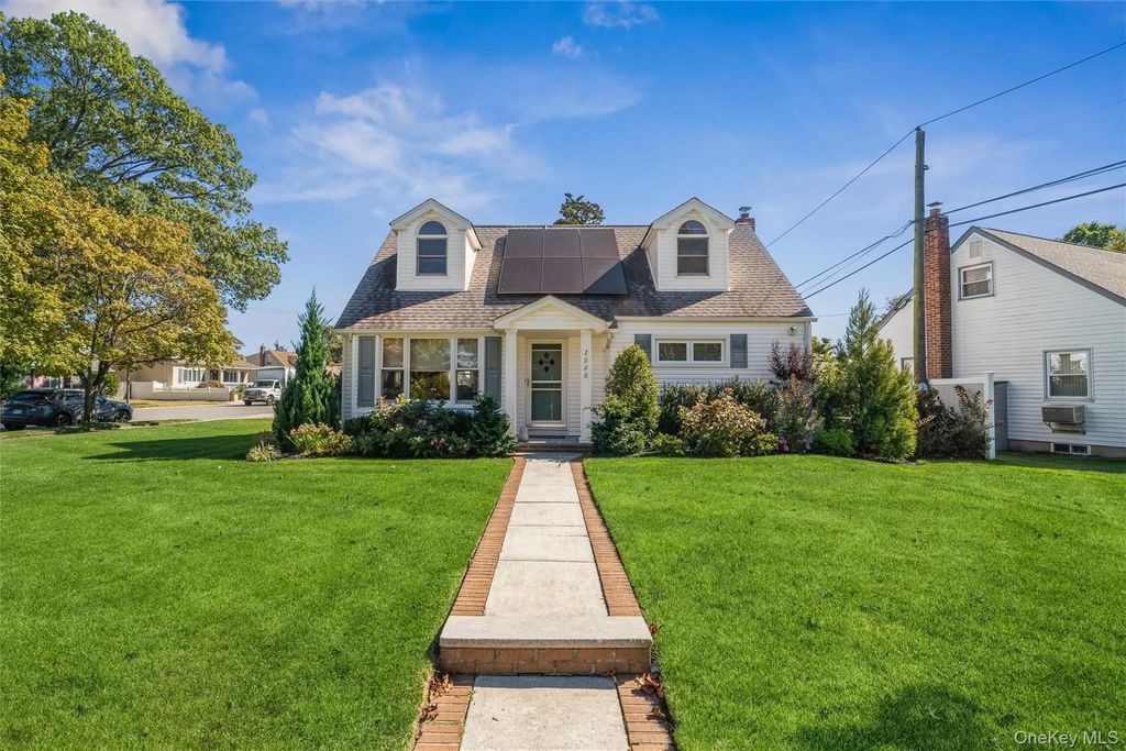 1048 Windermere Road, Franklin Square