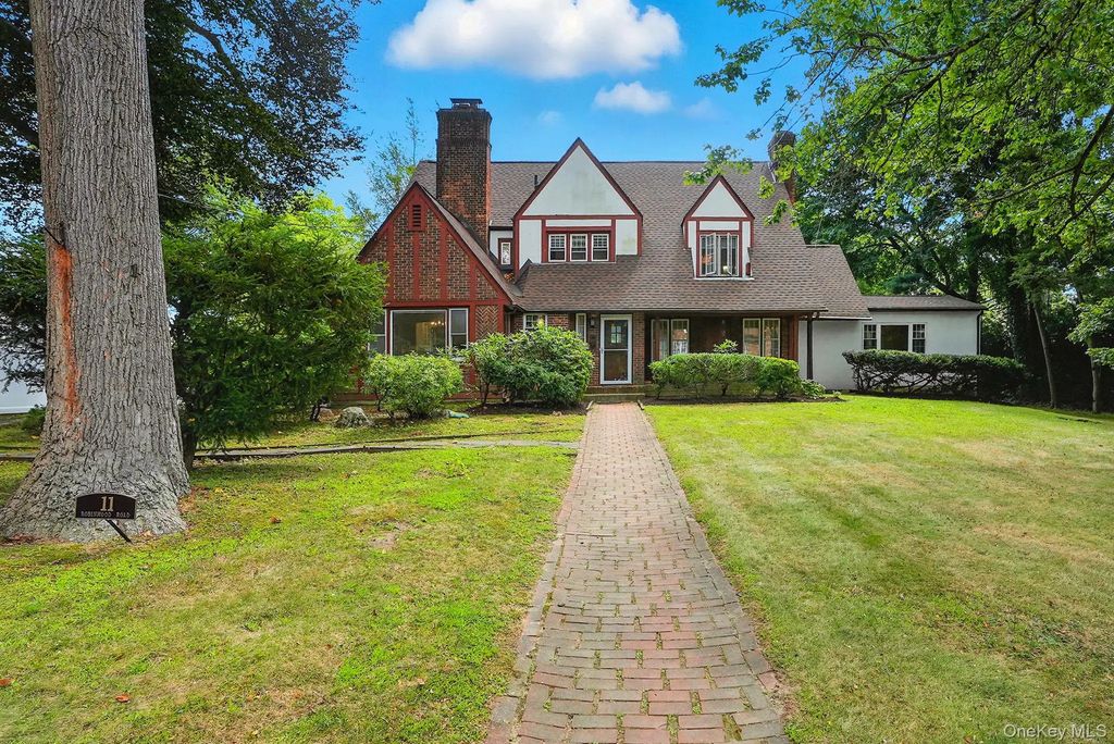 11 Robinhood Road, White Plains