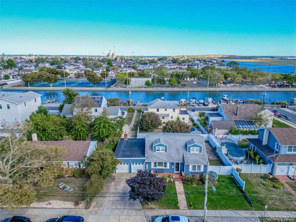 227 Sunset Avenue, Island Park