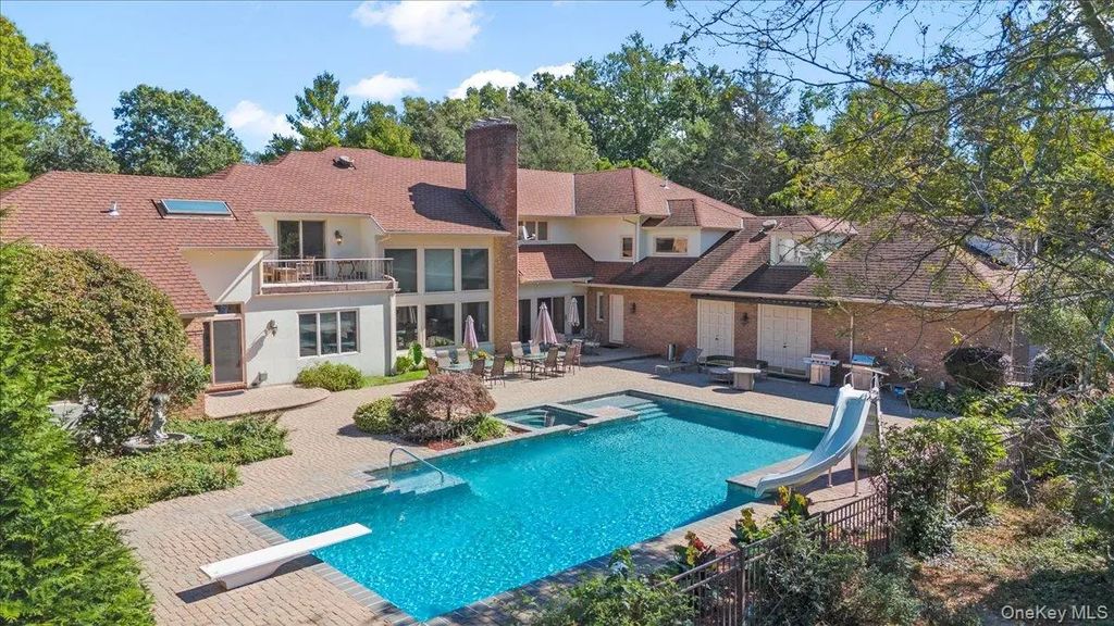 12 Ridge Court, Old Brookville