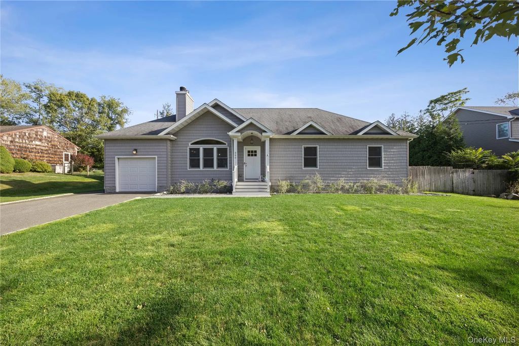 380 Homestead Way, Greenport