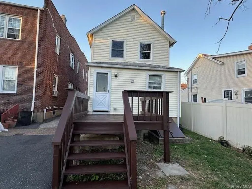 44 1/2 Avenue A # Rear, Port Washington