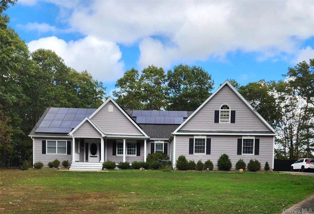 156 N Woods Road, Baiting Hollow