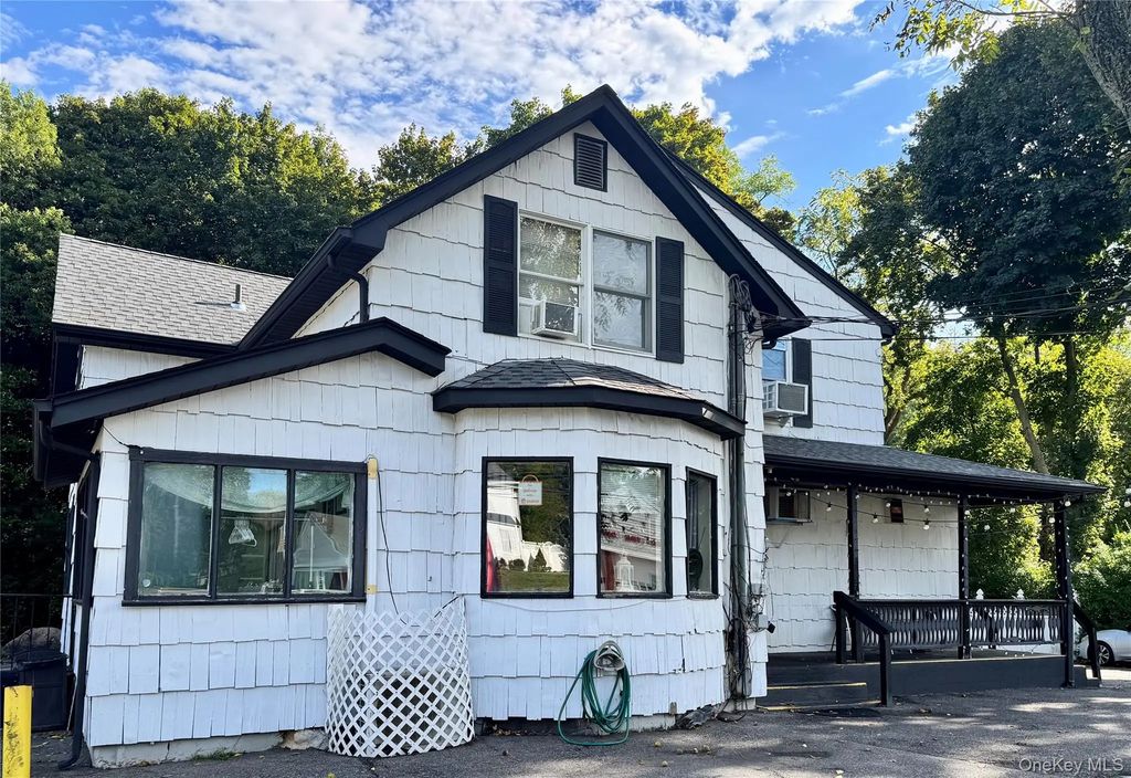 749 Mount Sinai Coram Road, Mount Sinai