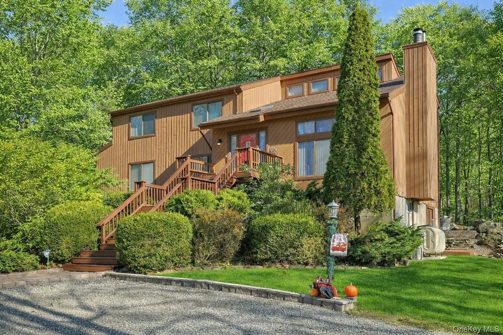 31 Powder Horn Road, Cortlandt Manor