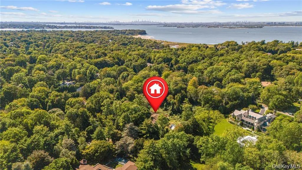 169 Middle Neck Road, Sands Point