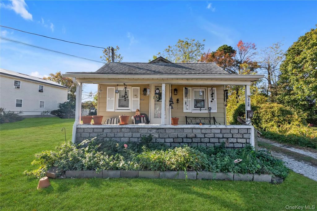 166 & 170 Woodrow Parkway, West Babylon