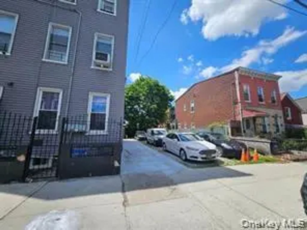 400 Linwood Street, Brooklyn