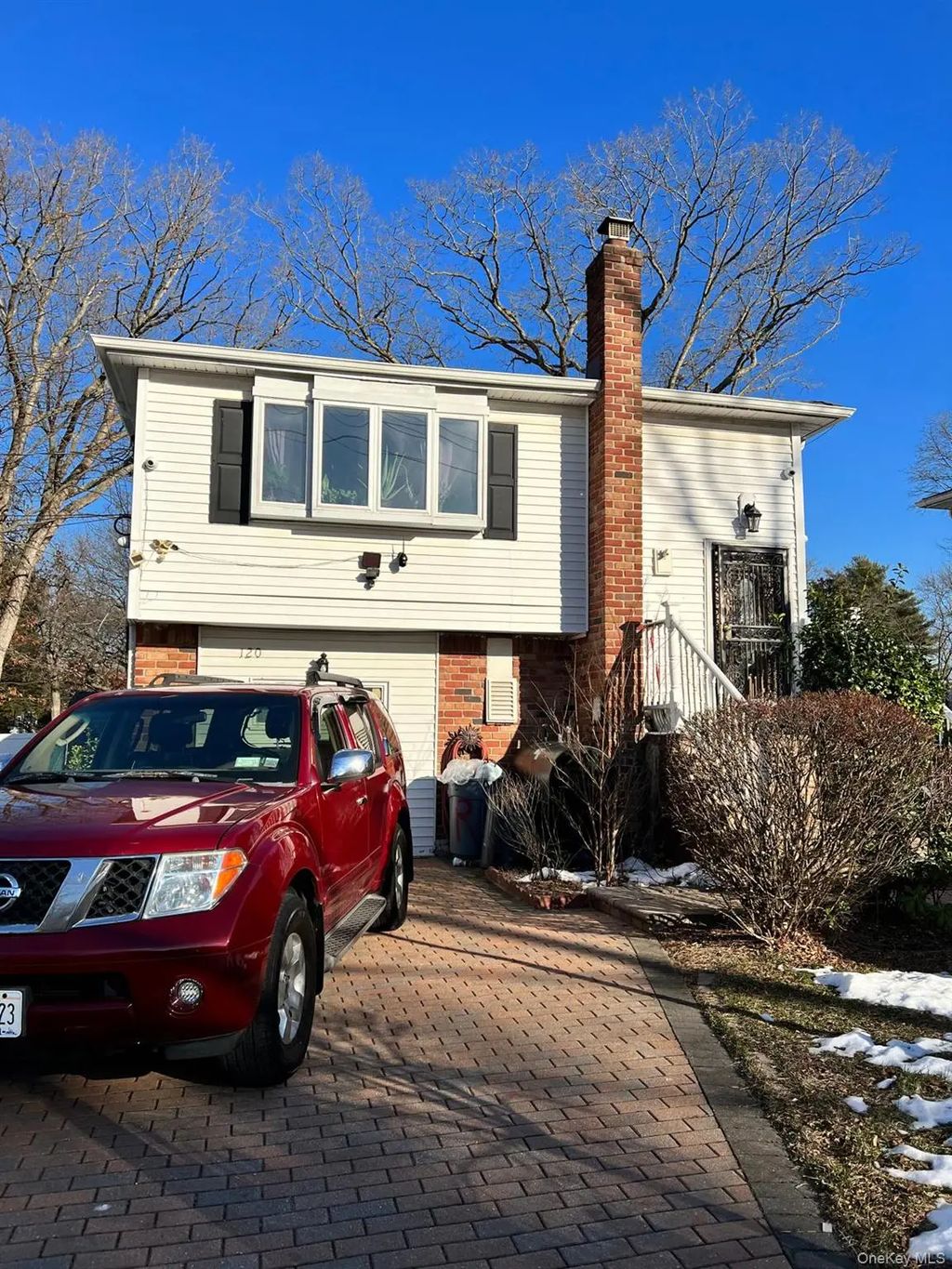 120 Lockwood Avenue, Huntington