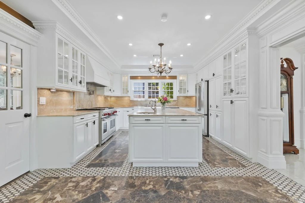 675 Quaker Road, Chappaqua