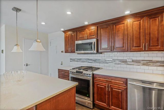 Photo of Listing #922106