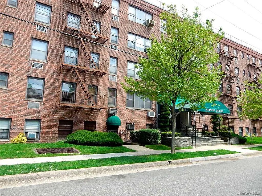 120 Horton Highway Apt. A13, Mineola