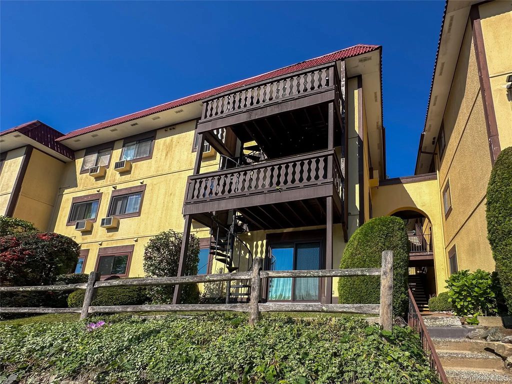 18 Granada Crescent # 1, White Plains