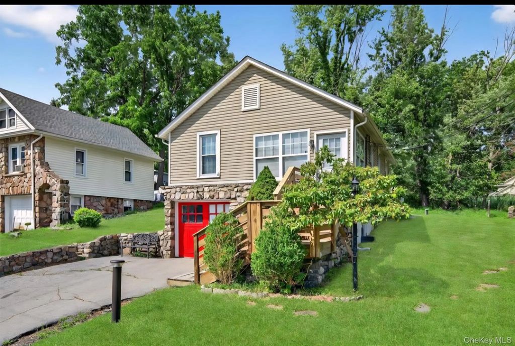 12 Lake Region Boulevard, Monroe