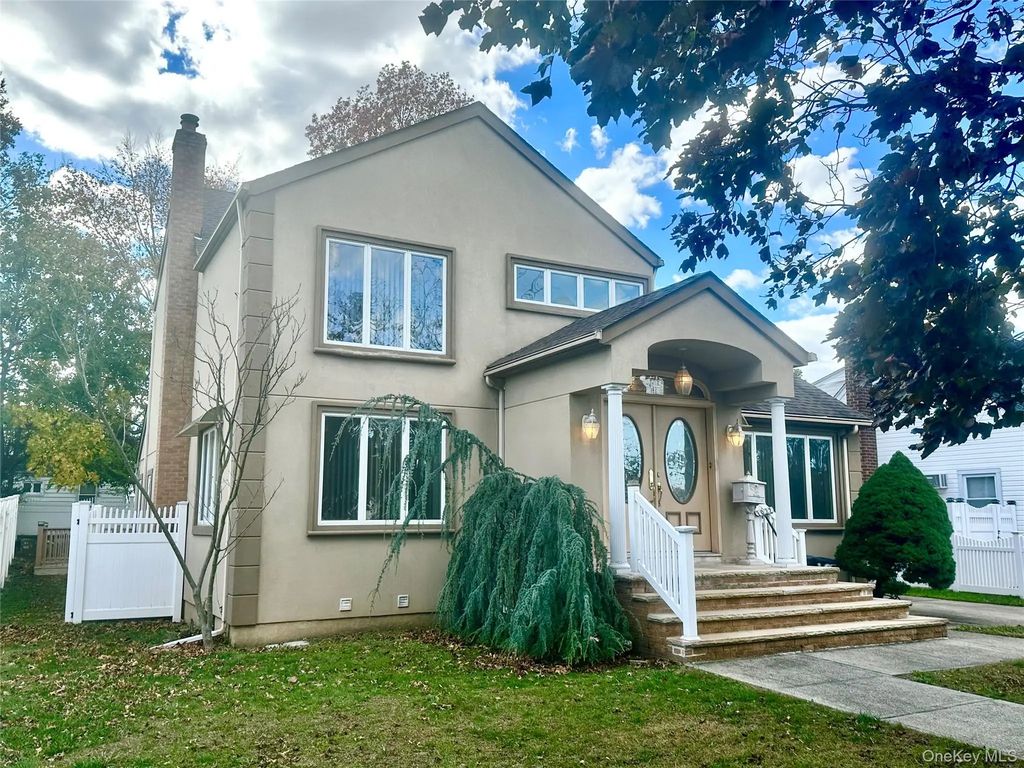 1027 Windermere Road, Franklin Square