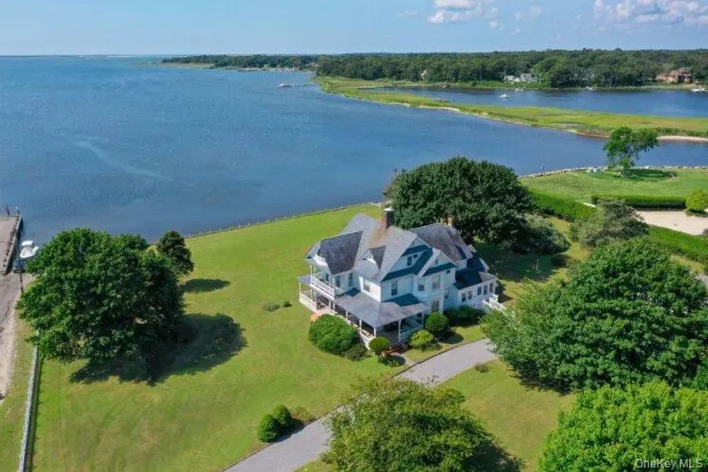 63 South Bay Avenue, Eastport