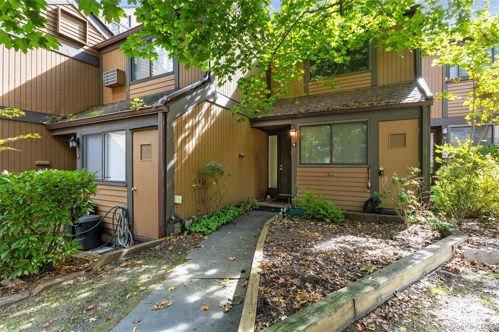 9 Round Hill Road, Dobbs Ferry