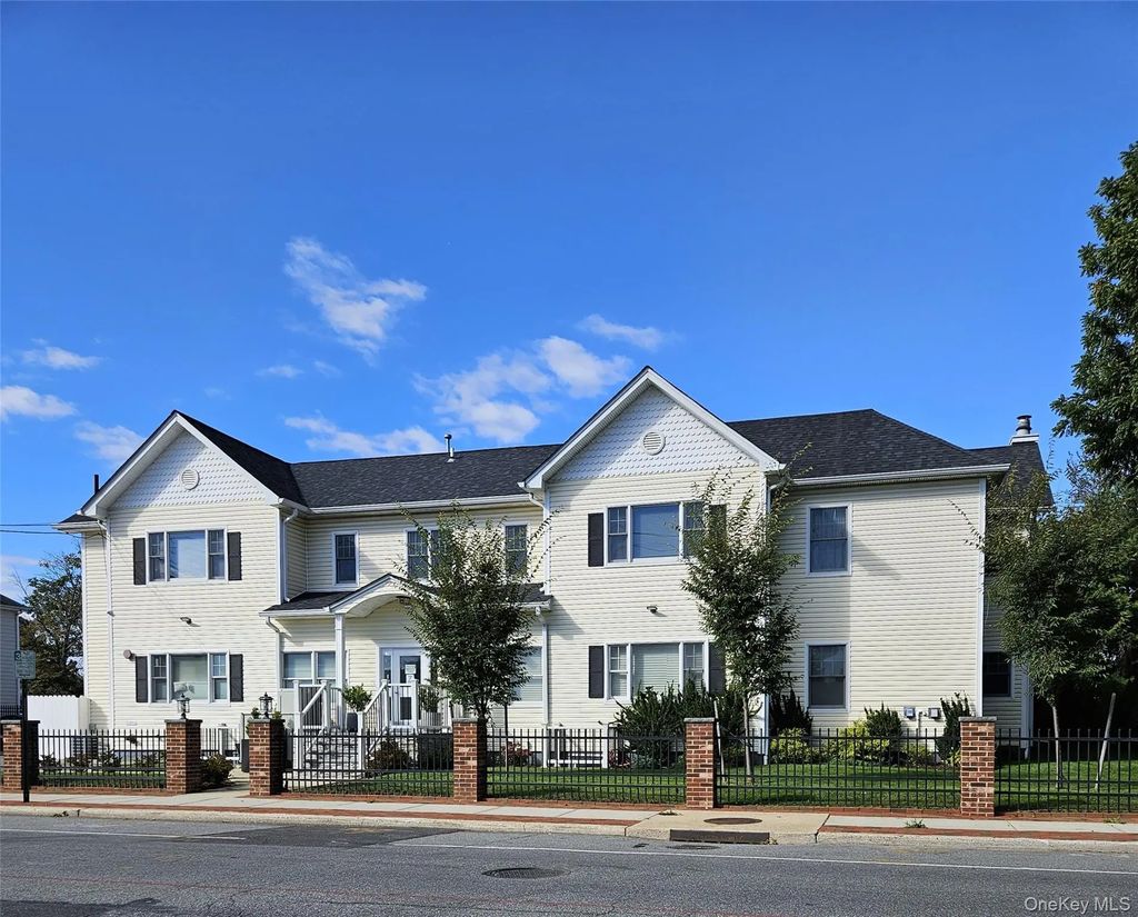 93 Hempstead Avenue #102, Lynbrook