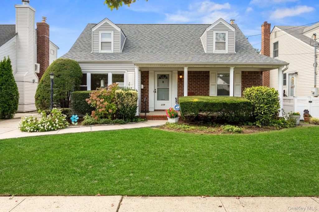 239 White Road, Mineola