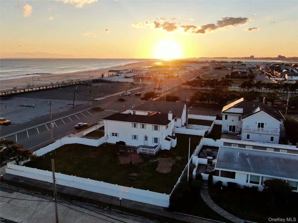 2000 Ocean Boulevard, Atlantic Beach