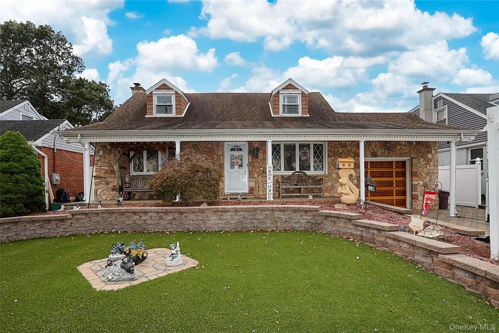 993 Ferngate Drive, Franklin Square