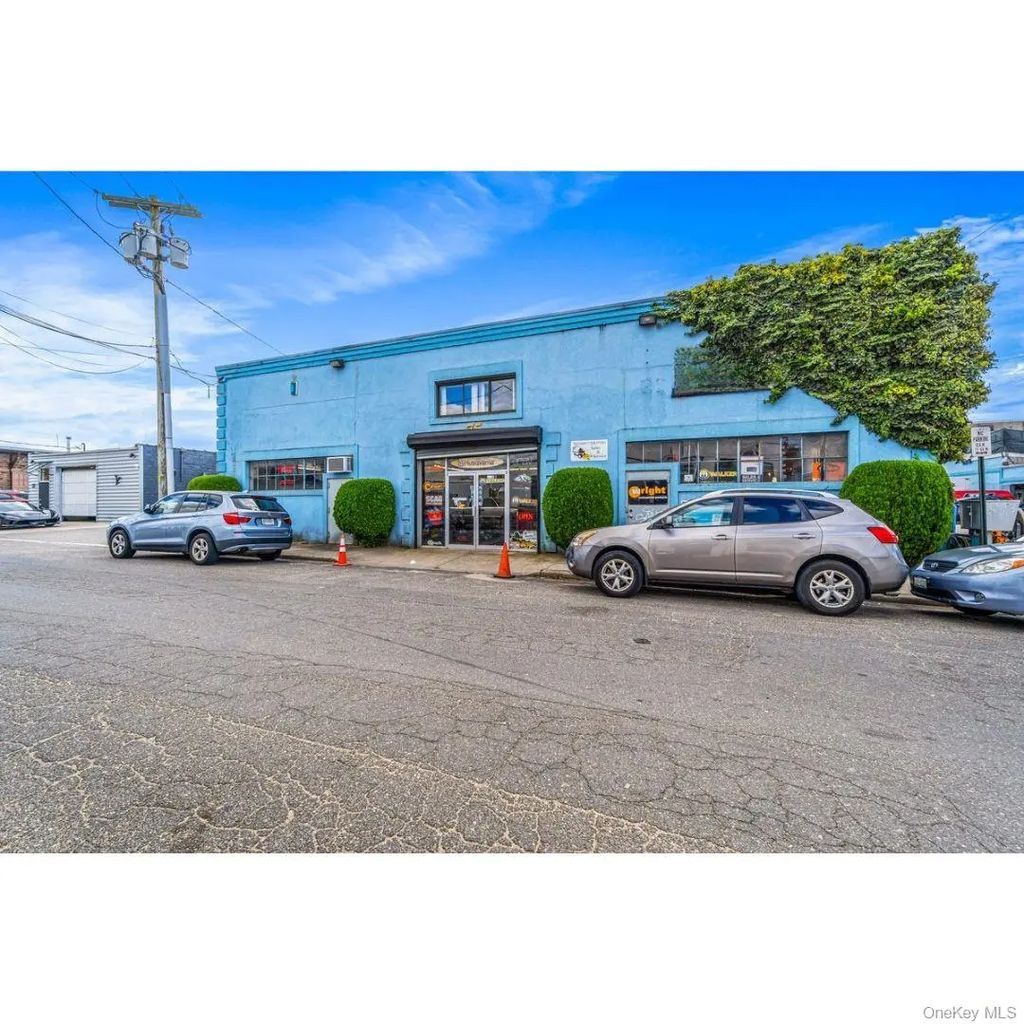 75 Windsor Avenue, Mineola