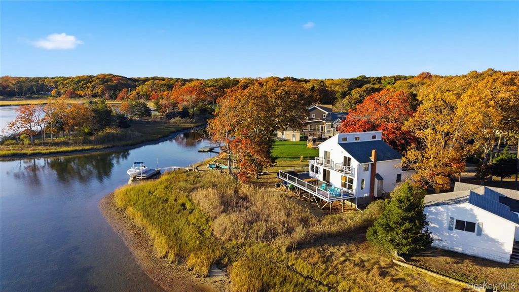 530 Sunset Way, Southold