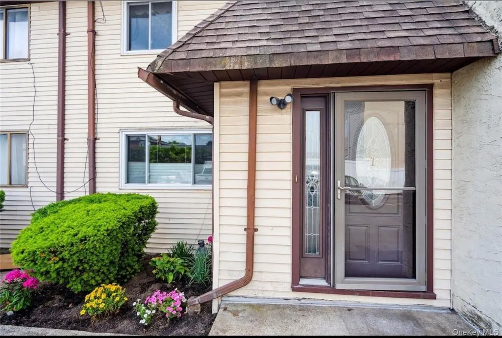 88 E Valley Stream Boulevard 7, Valley Stream