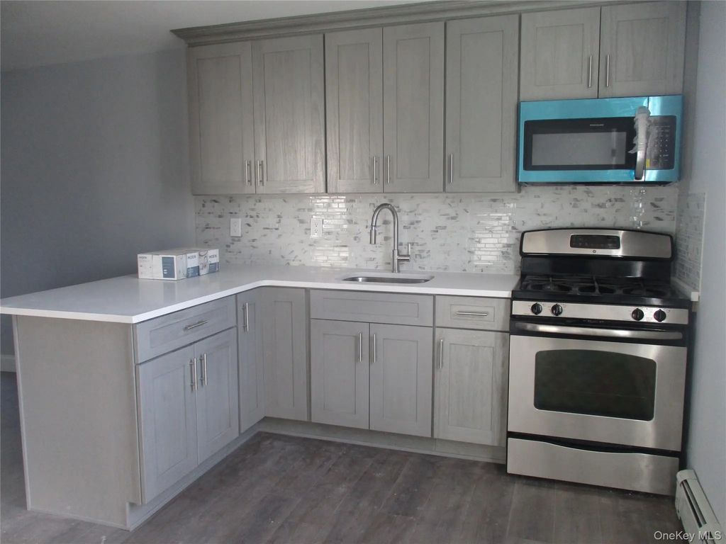 231 Washington Avenue 2 Fl, Mineola