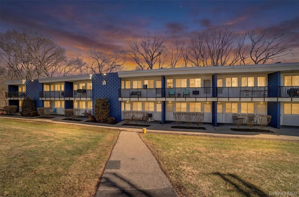 8 Wyndover Woods Lane # 18, White Plains