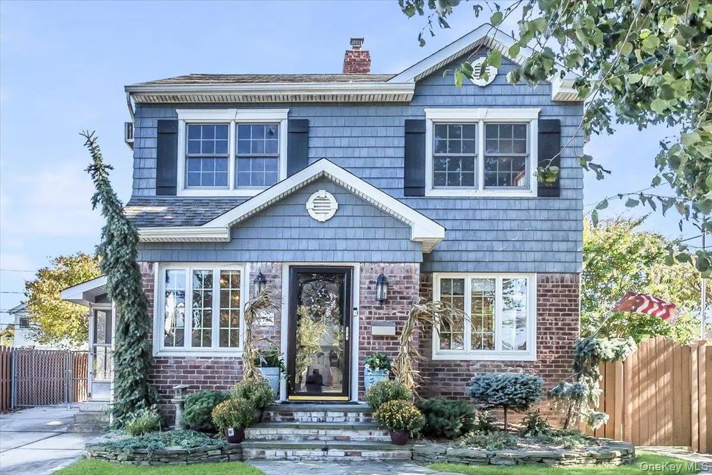 2186 Mcclellan Street, East Meadow