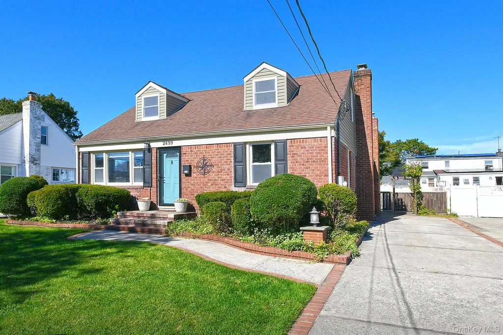 2499 3rd Avenue, East Meadow
