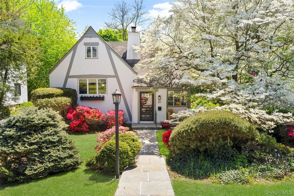 89 Edgewood Avenue, Larchmont