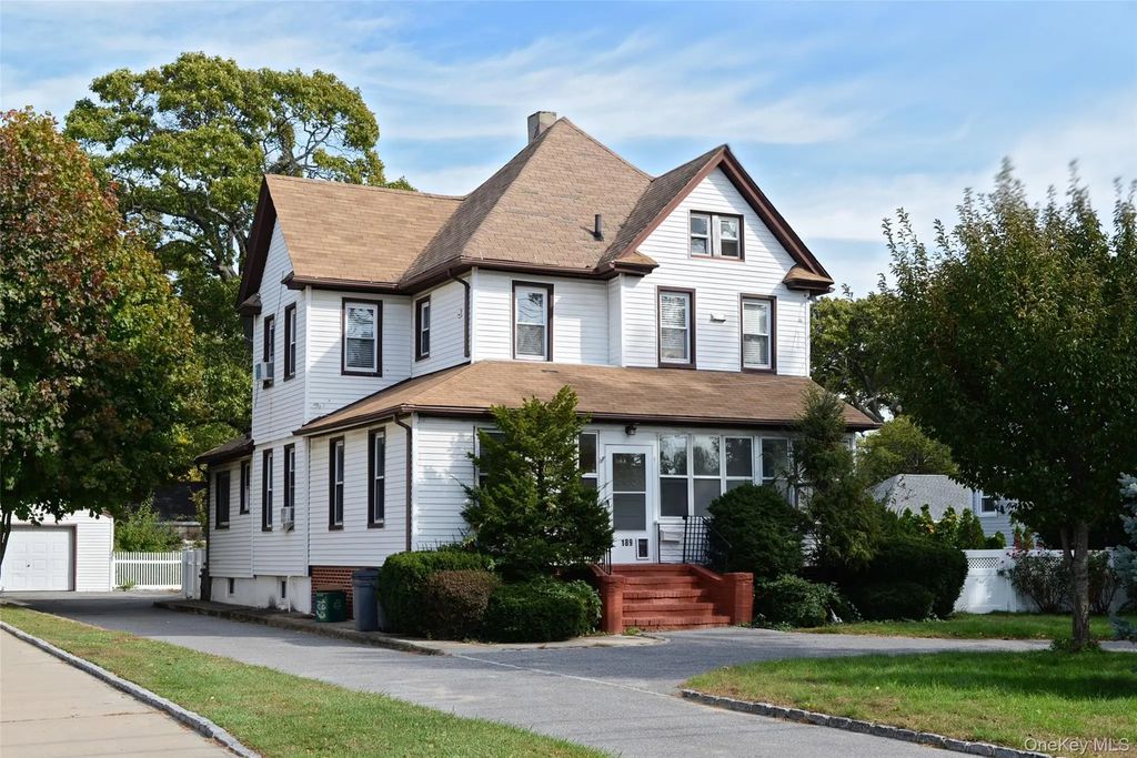 189 Forest Avenue 1st Fl, Lynbrook