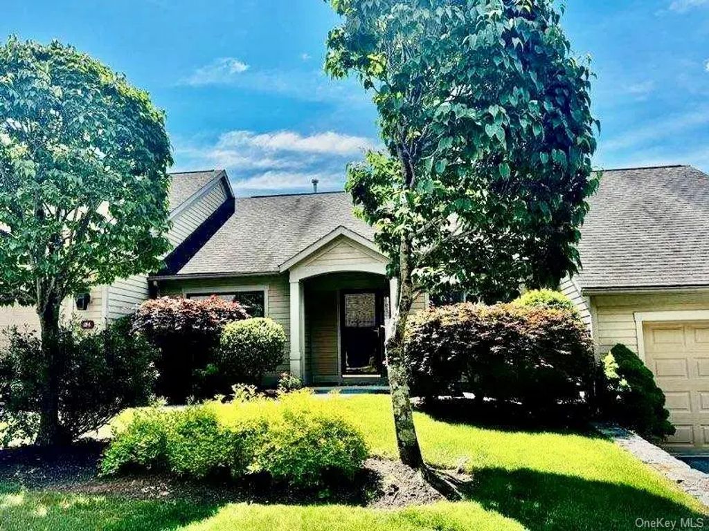 839 Heritage Hills # B, Somers