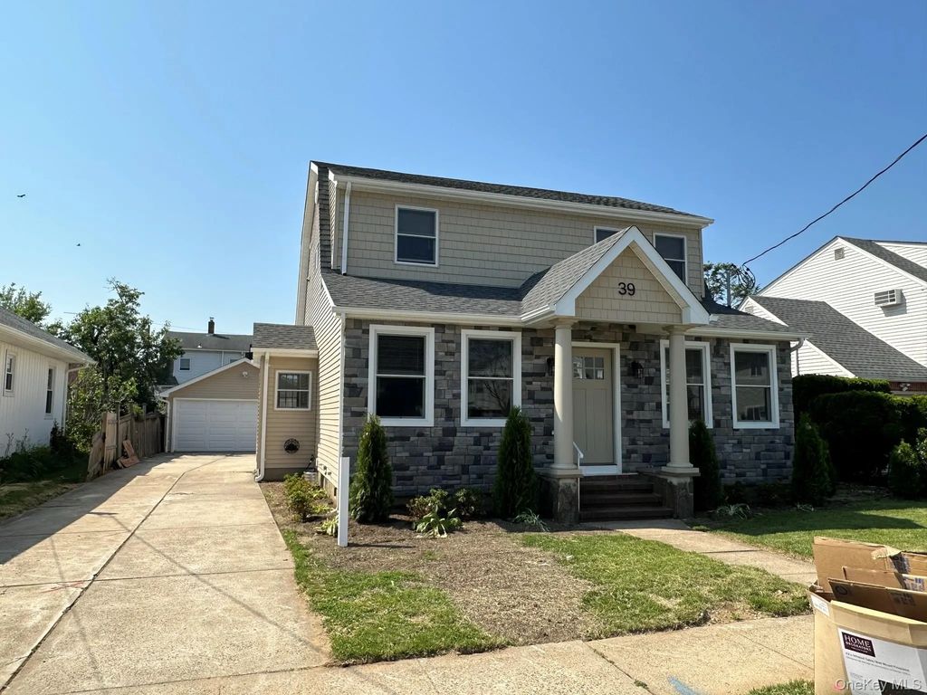 39 Fairfield Avenue 2nd Fl, Mineola