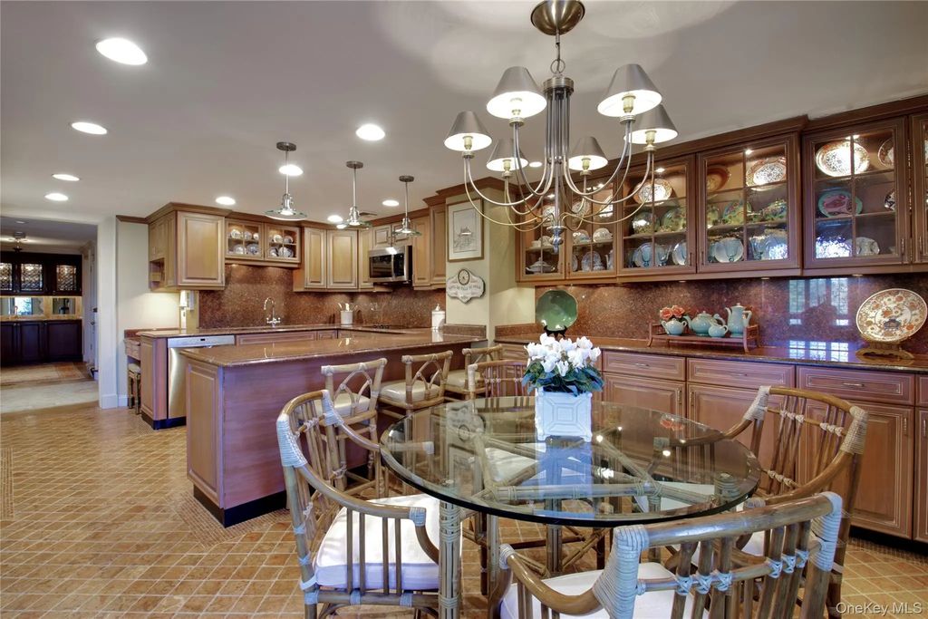 111 Cherry Valley Avenue Ph3, Garden City