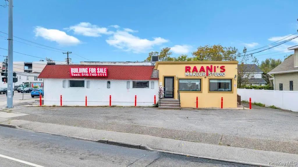 51 N Broadway, Hicksville