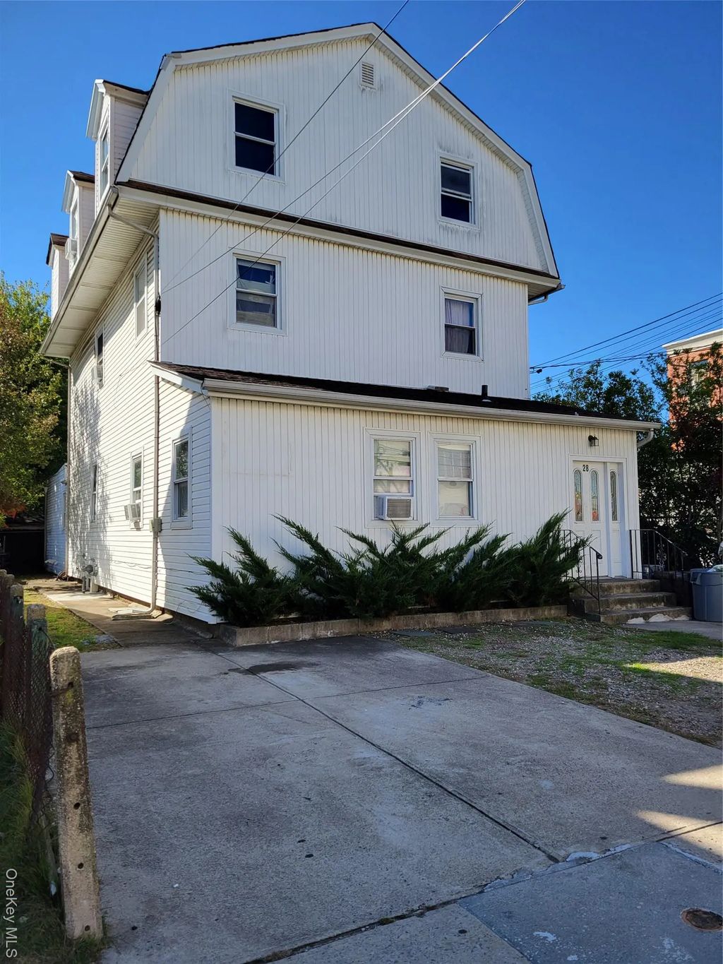 28 Brooklyn Avenue 3a, Valley Stream