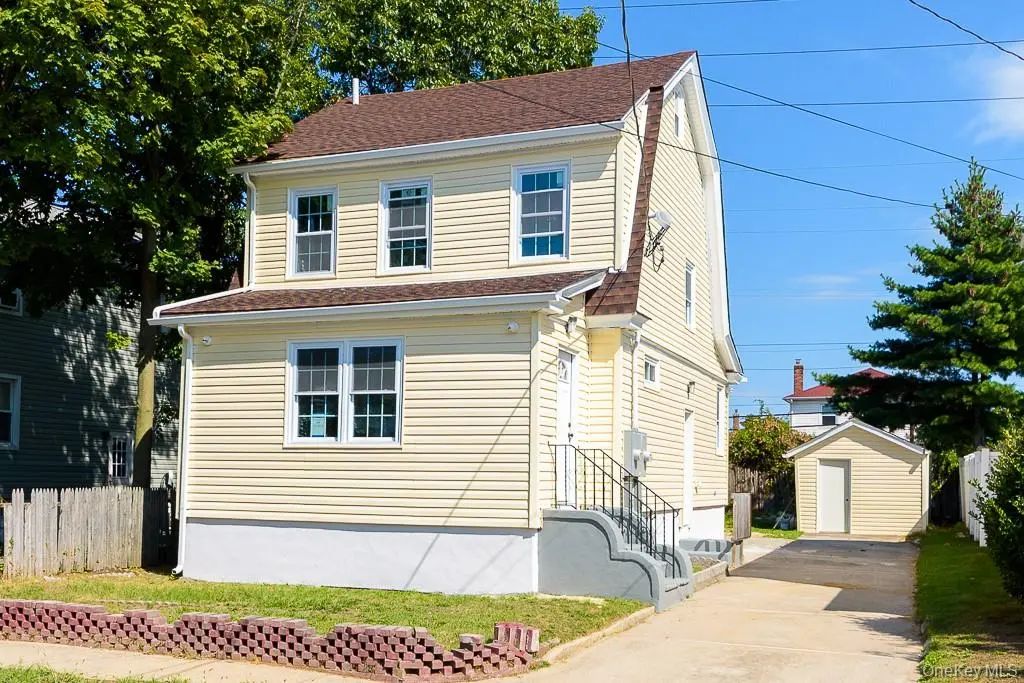 129 Cochran Place, Valley Stream
