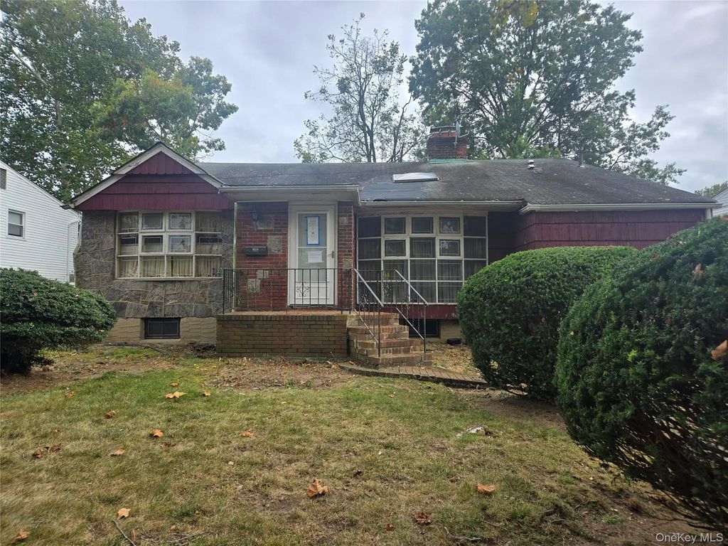 1434 Mark Drive, East Meadow