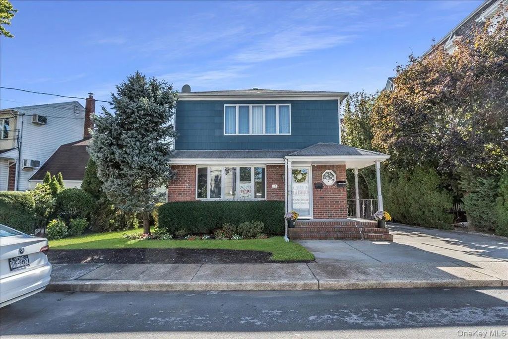 12 Roxy Place, Lynbrook