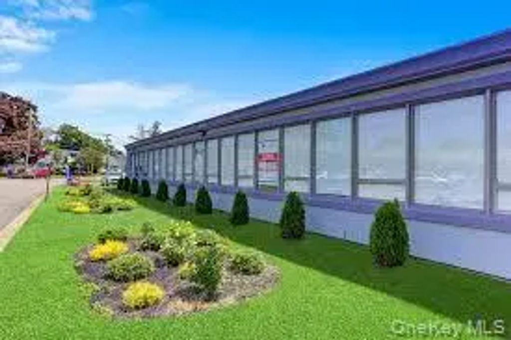 501 S Broadway, Hicksville
