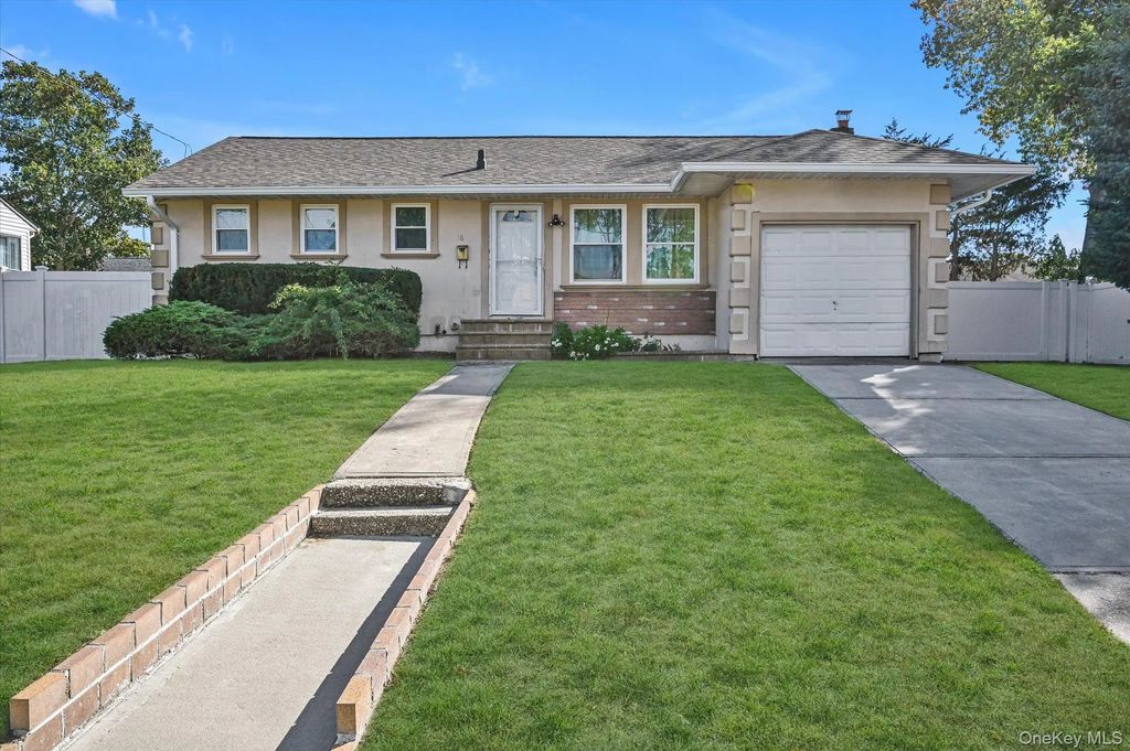 16 E Chestnut Street, Central Islip