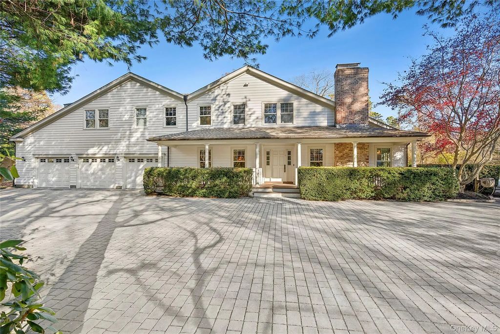 8 East Ridge Court, Westhampton