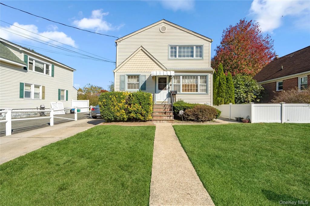 59 Wood Street, Lynbrook